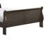 Grand lit traditionnel gris teint pour une chambre à coucher élégante avec tête de lit et rails-22571078-22571101