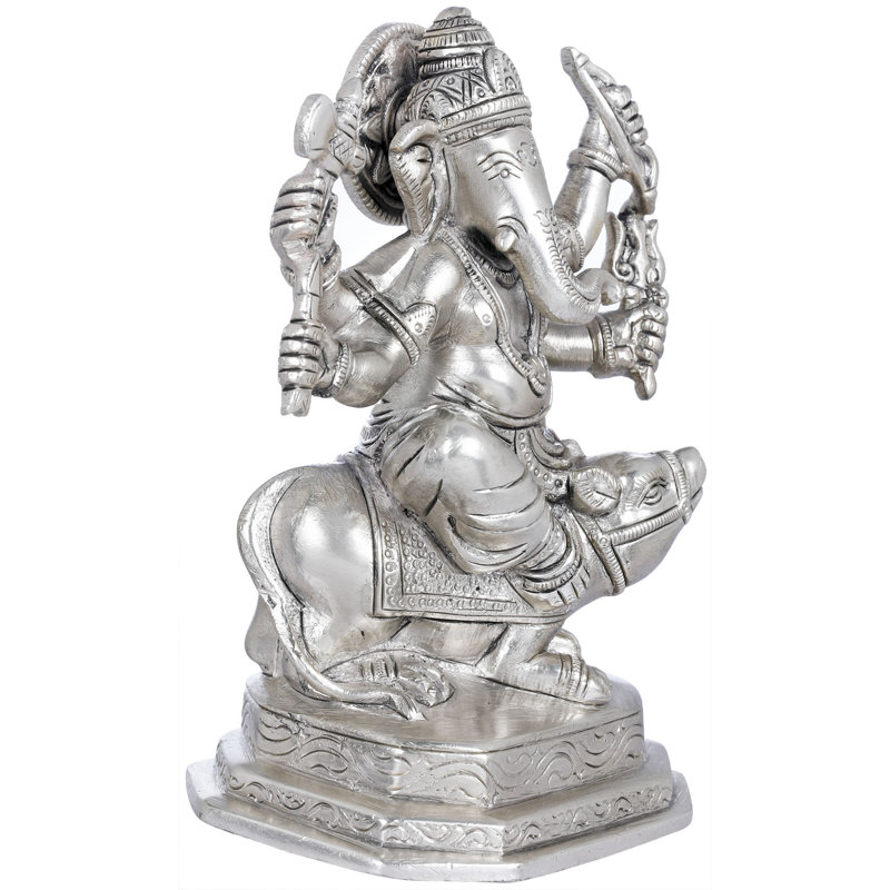 Figurine lord Ganesha assis sur un rat