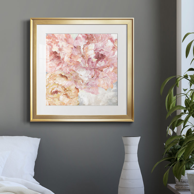 Contemporary Peony I par J Paul - Reproduction d'art sur papier encadrée, Papier encadré doré