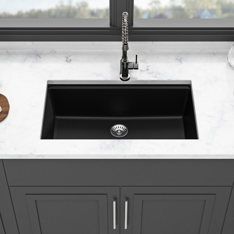 Évier encastrable 33 x 19 po en composite de quartz noir - haut avec succes inclus