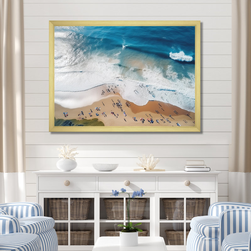 Bleu plage vue aérienne Majesty III - plage et océan, art mural, Cadre doré à coins fermés, H 34 po x l 44 po x P 1,5 po