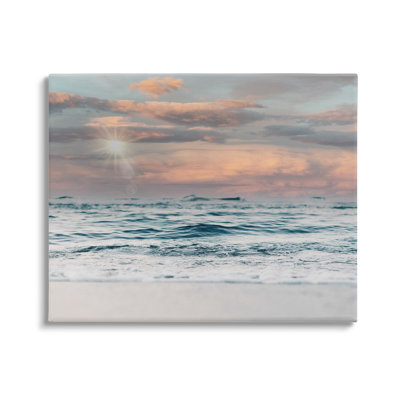«Cloudy Morning Red Sky Beach» par Tara Moss - photographie