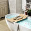 Baignoire autoportante relaxante avec surface solide et salle de bain moderne