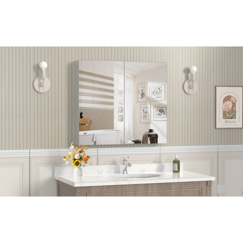 Pharmacie 32 po x 28 po avec miroir pour salle de bain