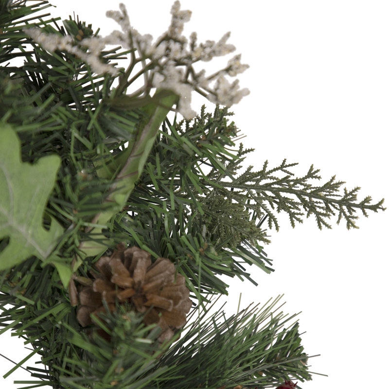 Couronne de Noël artificielle décorative en pin et baies non éclairée 24 pouces