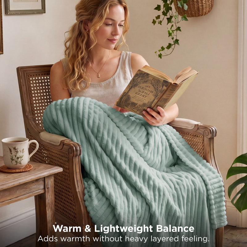 Bedsure Throw Flannel Fleece Blanket for Girls, 300 GSM Soft and Cozy Blanket for Dorm & Home Decor, Green, All-Season Gift