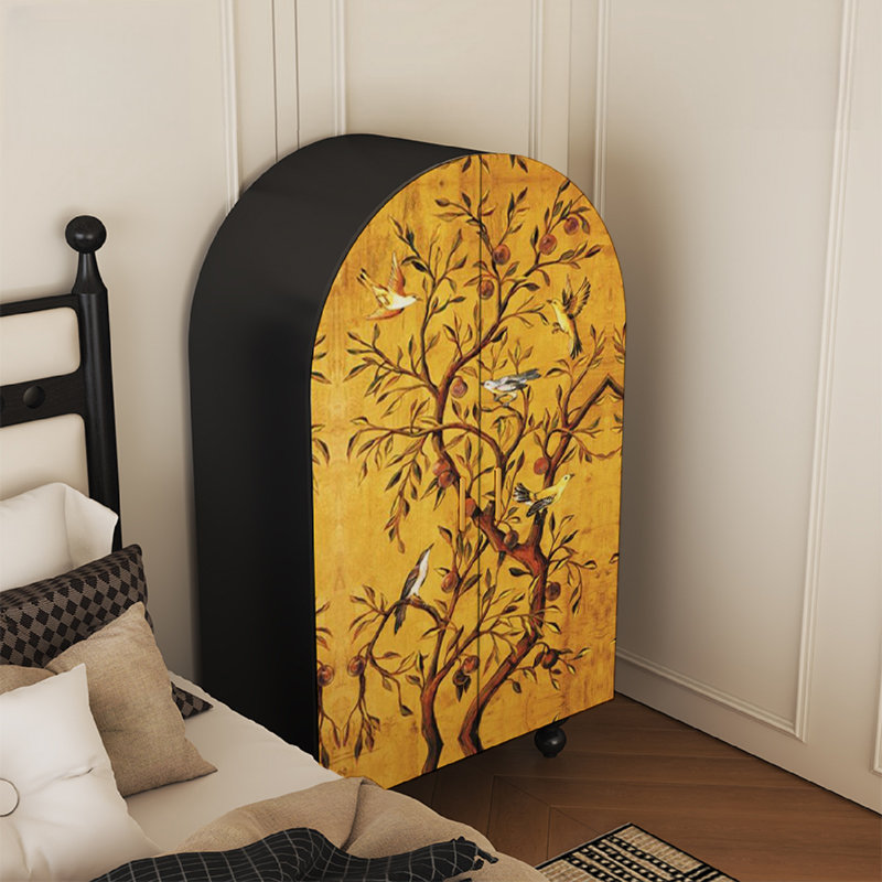Armoire arquée avec tablettes et portes
