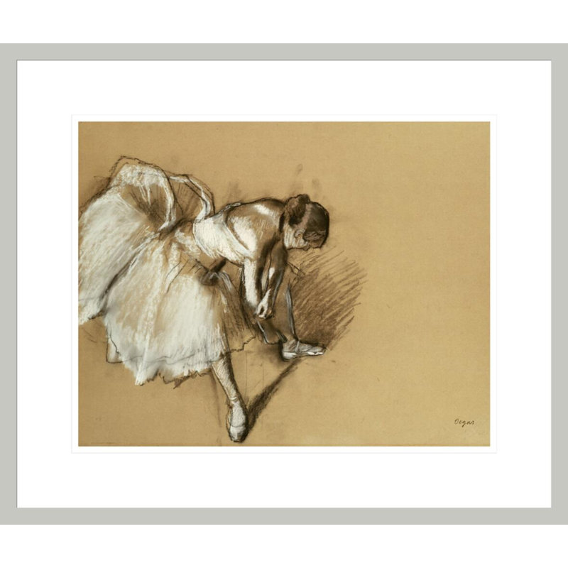 Danseuse ajustant sa chaussure par Edgar Degas, impression giclée encadrée, H 17,75 po x l 20,94 po