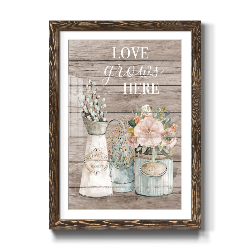 «Love Grows Here», reproduction d'art sur papier encadrée, Noyer, H 31,5 po x l 23,5 po x P 1,5 po
