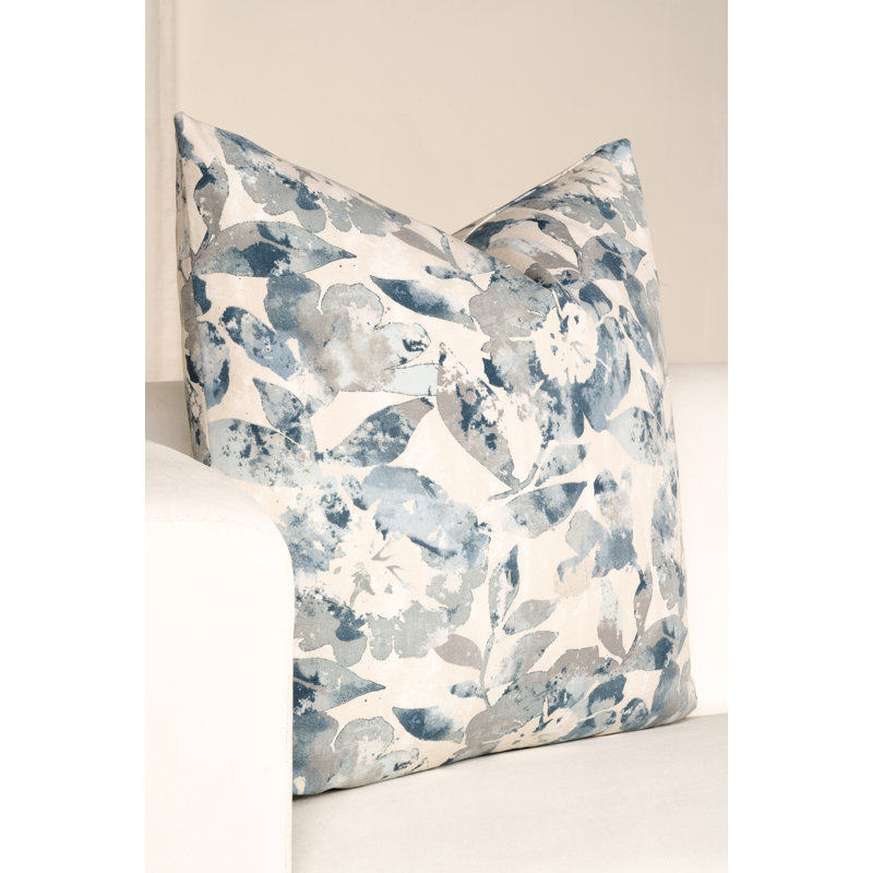 Coussin décoratif Magnolia Home Fashions Misty Spa, Motif floral bleu, Polyester, H 18 po x l 18 po