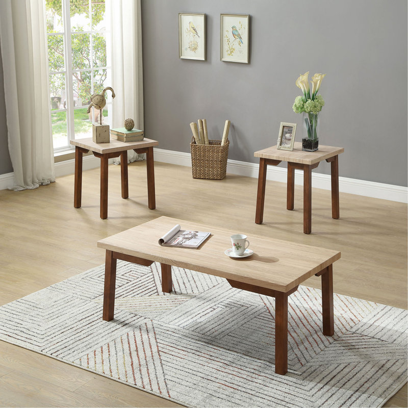 Ensemble de 3 tables basses beiges et brunes et 3 tables de bout