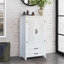 Grande armoire de rangement blanche 27 po Accent Tower - Buffet en bois rustique - Armoire buffet polyvalente avec rangement pour la décoration et l'organisation élégantes avec deux portes et deux tiroirs