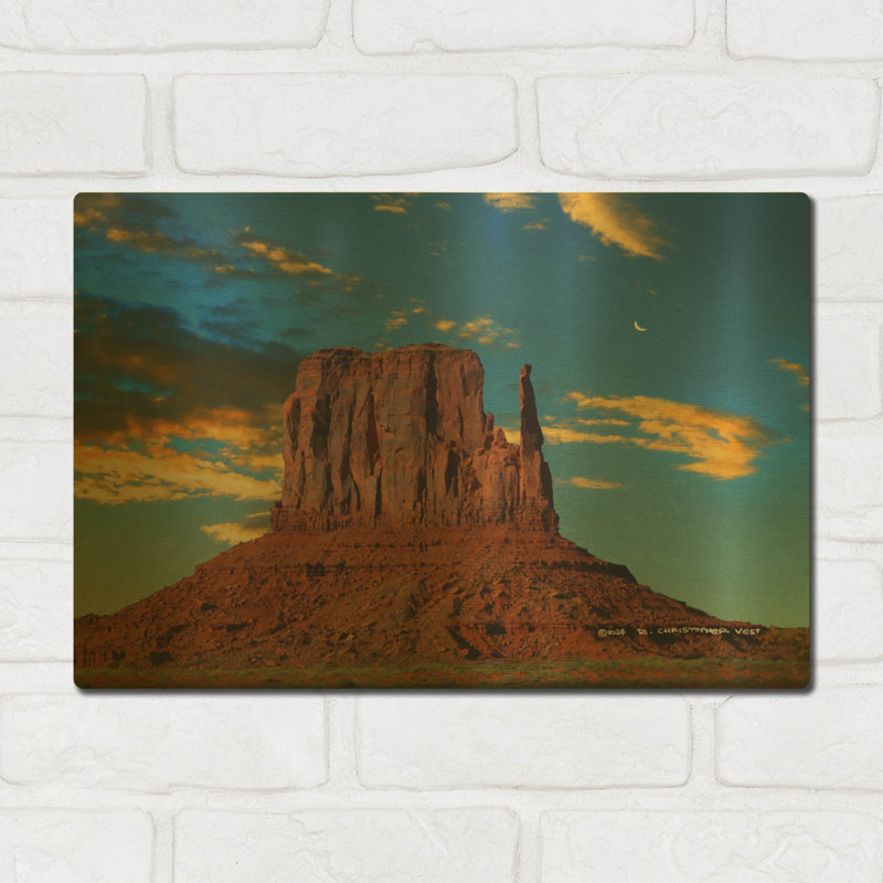«Mitten With Sunburst» par Chris Vest, art mural en métal doré, 16 po x 12 po, 16"x12"