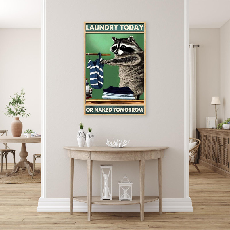 «Raccoon Laundry Today», impression sur toile, H 36 po x l 24 po x P 1,25 po
