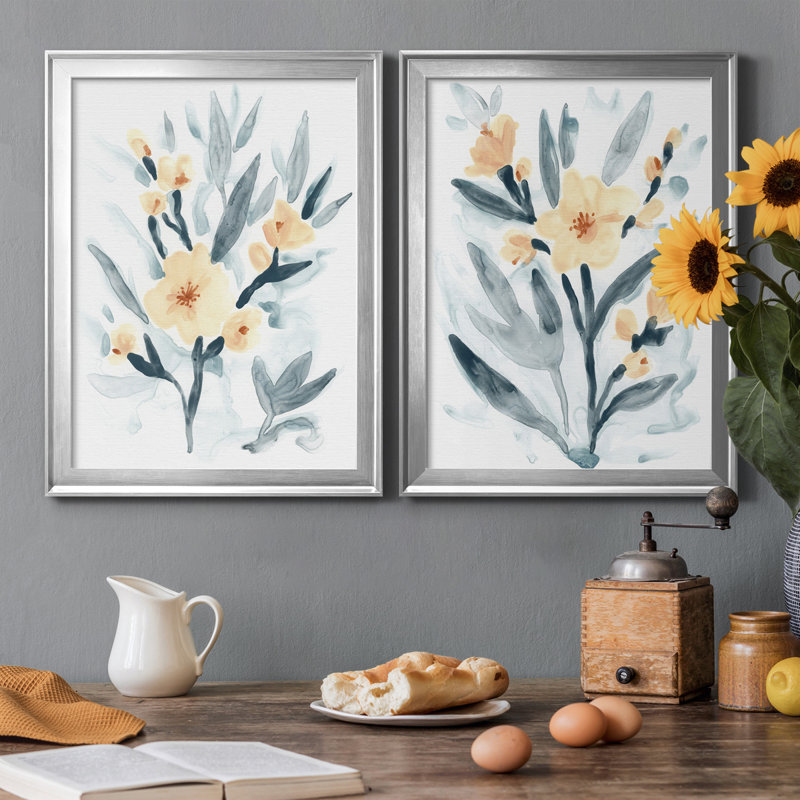 «Indigo & Blush Bouquet I», reproduction encadrée de qualité supérieure - prête à être accrochée, Cadre argenté