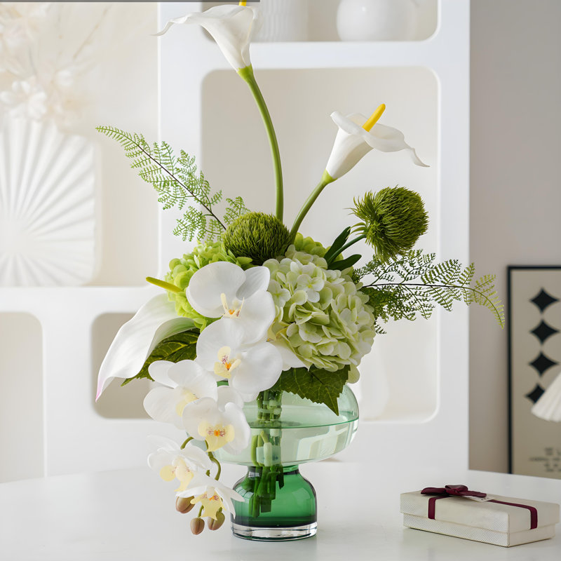 Ornements de fleurs simulées