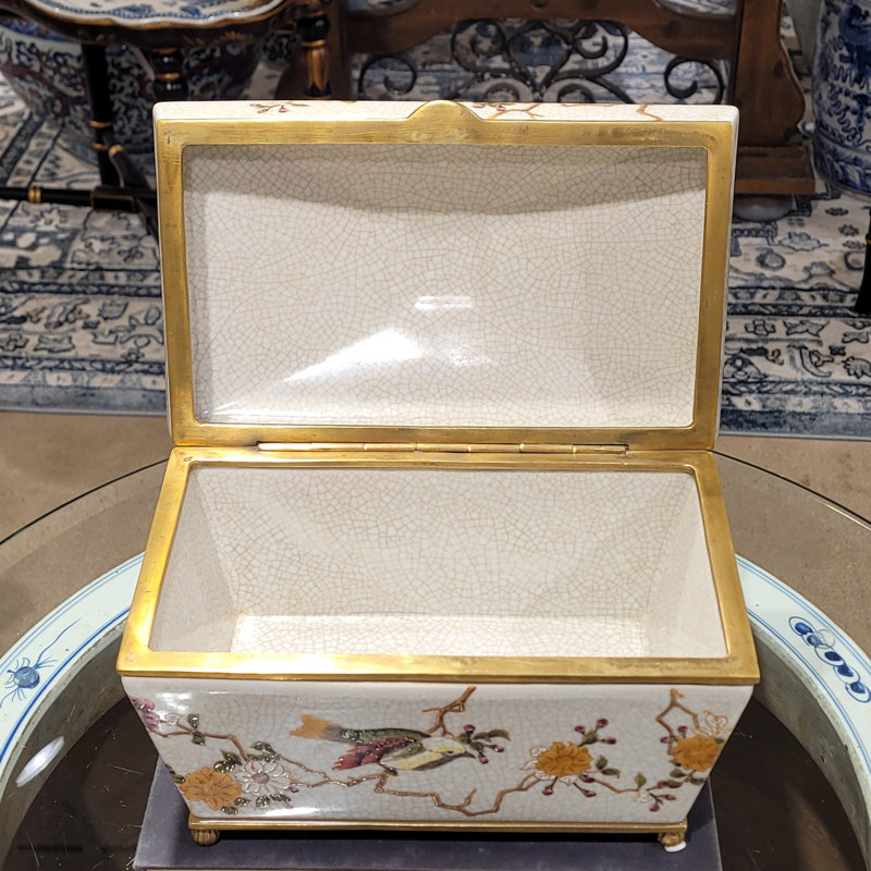 Boîte en porcelaine avec bronze doré