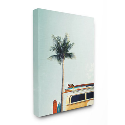«Surf Bus Yellow with Palm Tree» par Design Fabrikken, reproduction de photo