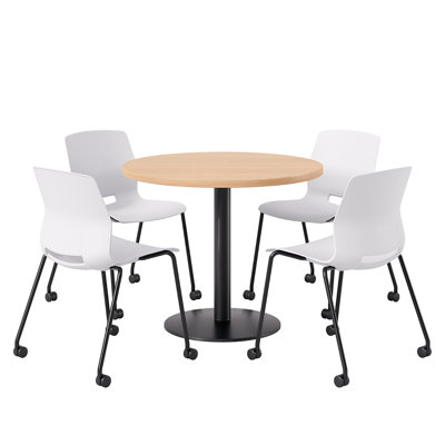 Ensemble repas pour quatre personnes