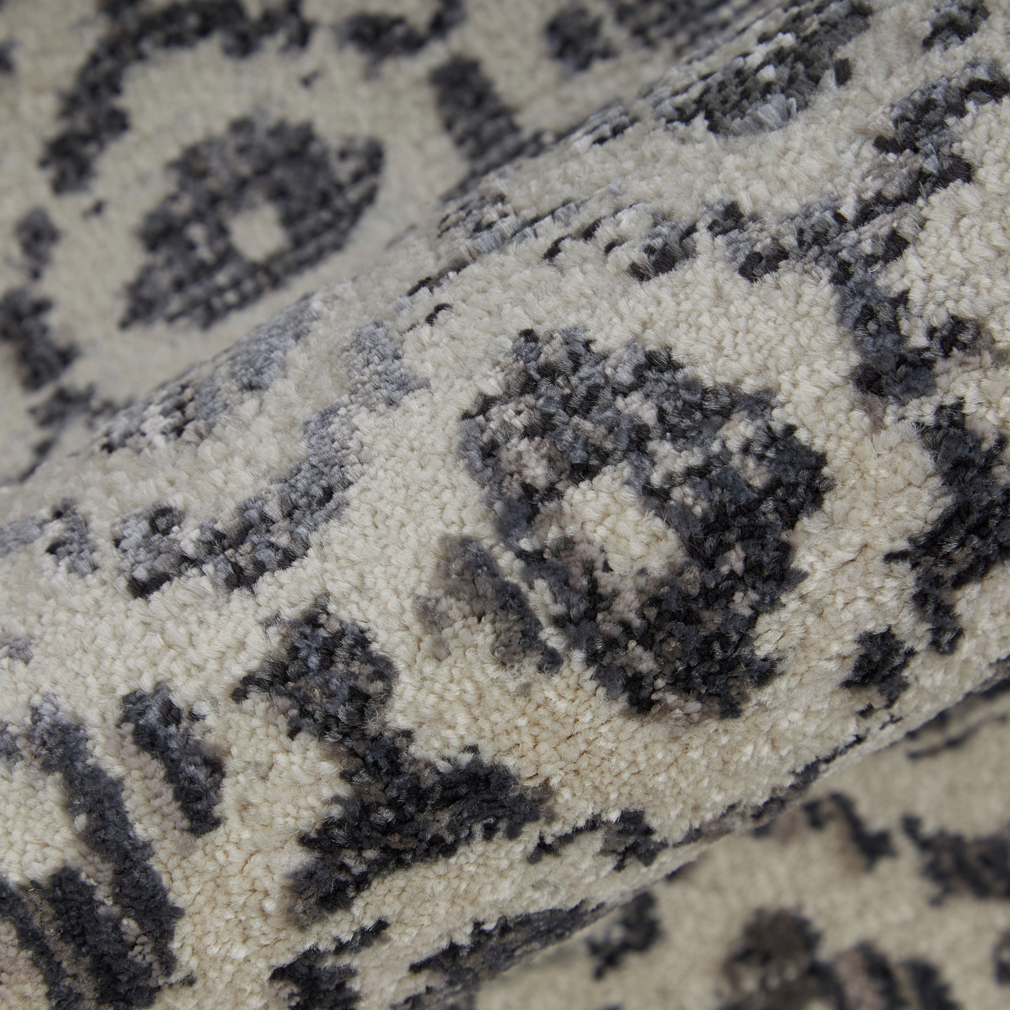 Chander Black/Ivory Rug, Rectangle 2'2" x 3'