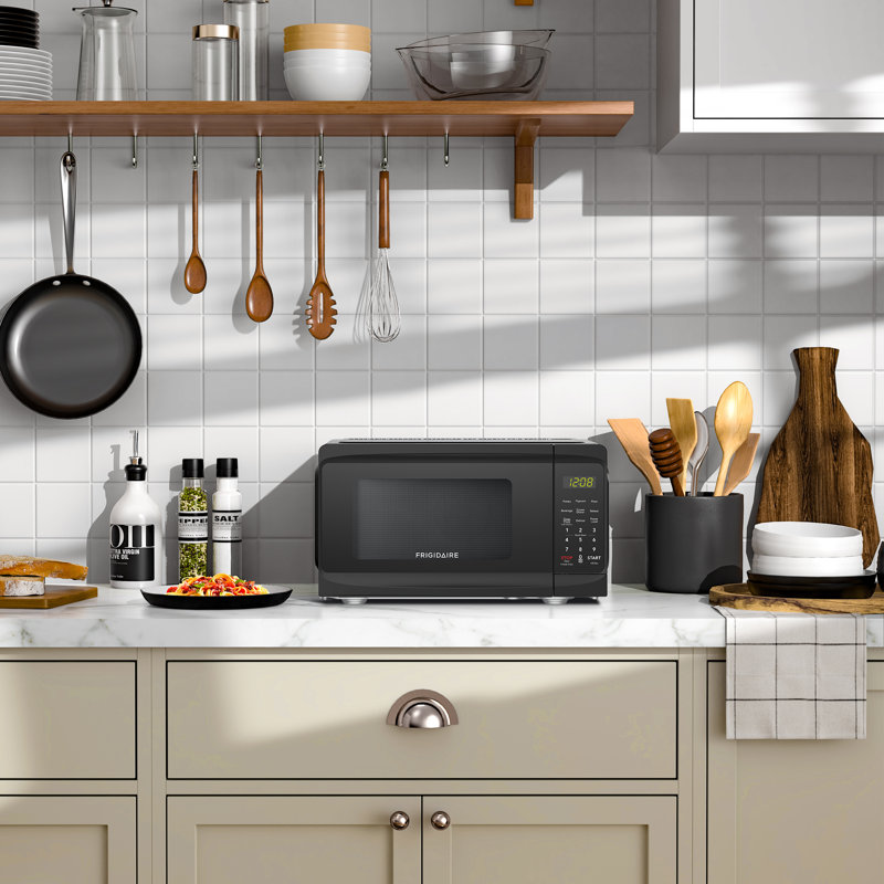 Frigidaire 0,7 pi³ Pi. Four à micro-ondes de comptoir 700 watts, Noir