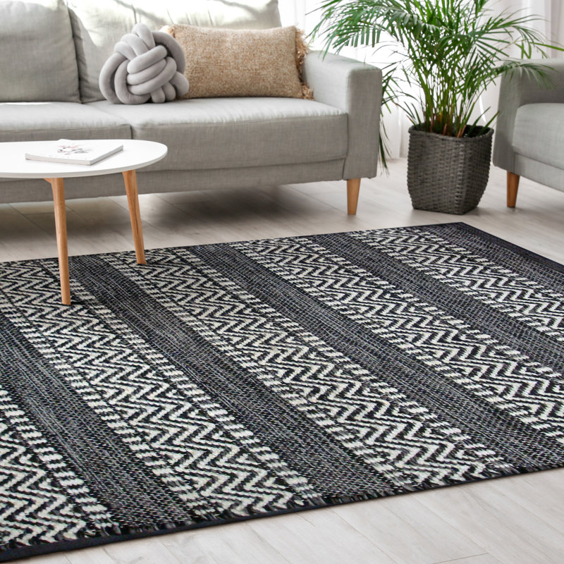 Tapis noir rayé en coton fabriqué à la main Dhurrie, Rectangle 5 pi 3 po x 7 pi 6 po