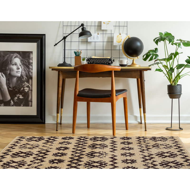 Kerens Indoor Rug, Rectangle 5' x 7'