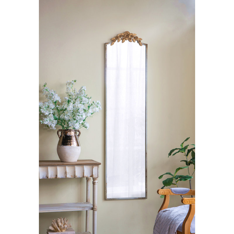 Grand miroir rectangulaire 18,1 x 1,6 x 70,9 po avec cadre ivoire délavé et couronne florale dorée