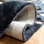 Tapis noir en viscose / cuir / coton touffeté à la main Jarrell-1298212345