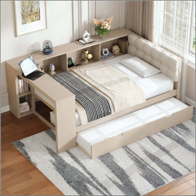 Lit plateforme en bois avec tablettes de rangement, lit gigogne, station de charge et tête de lit tapissier