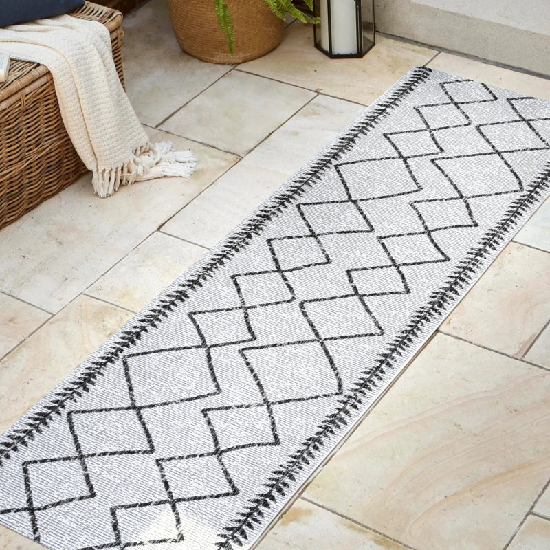 Tapis intérieur / extérieur Wilmot Tribal Diamond, Tapis de couloir 2 pi 2 po x 8 pi