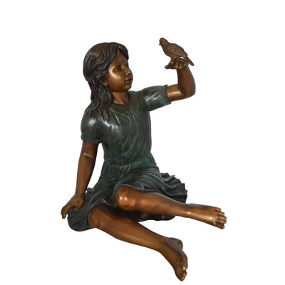 Statue de fille avec un moineau en bronze - Taille: L 24 po x l 30 po x H 25 po.