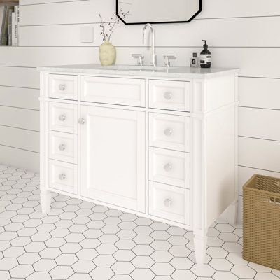 Ensemble de meuble-lavabo autoportant blanc mat avec plateau en marbre de Carrare de 42 po Alexxis