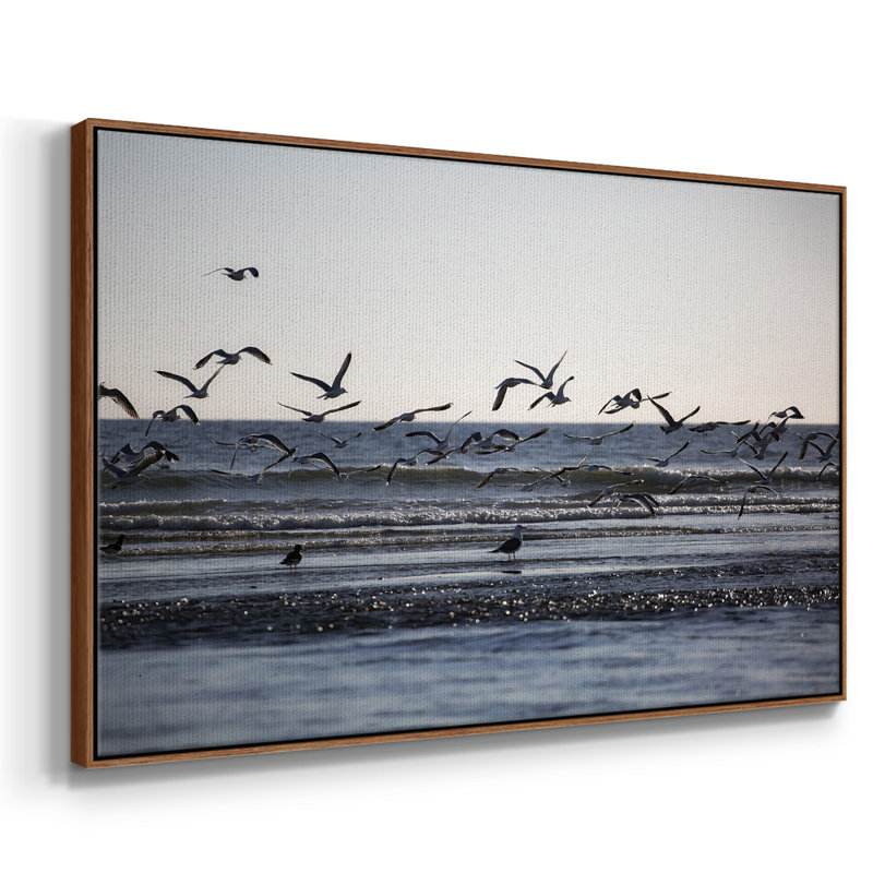 Vol de mouettes encadré sur toile, H 27 po x l 41 po x P 2 po, Noyer