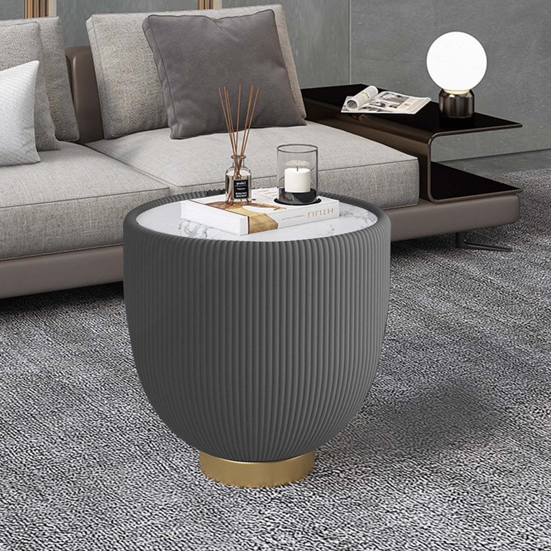 Table de bout de canapé de table en cuir fritté rond moderne de 1 pièce avec base en métal, table d'appoint luxueuse pour salon de décoration intérieure