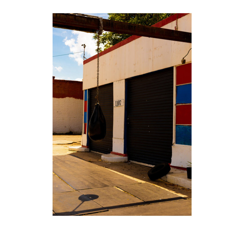 Good Good Black Art «Shadow Work», art mural par Sydney A. Foster | Photographie de station de boxe reflétant le grain de Macon et le pouls créatif