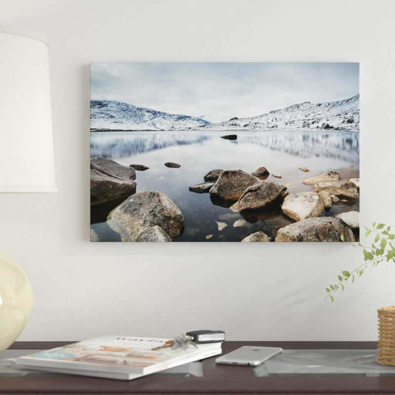 «Loch In The Scottish Highlands» par Matteo Colombo, impression sur toile, H 8 po x l 12 po x P 0,75 po, Toile tendue