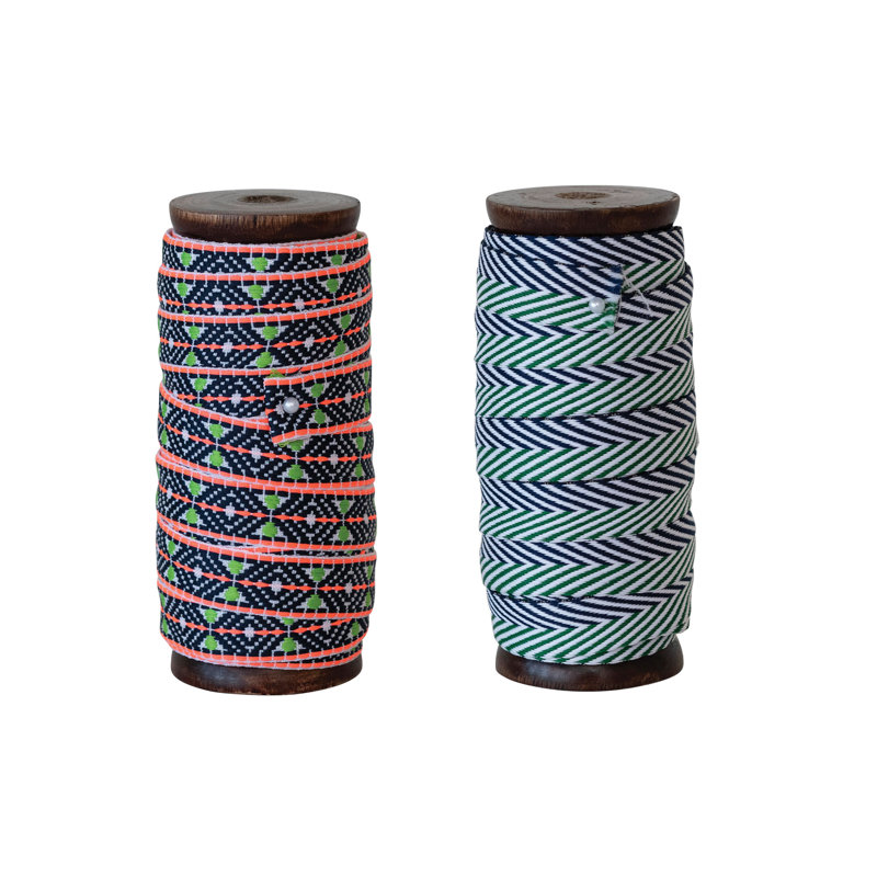 Ruban de tissu jacquard avec motif sur bobine de bois