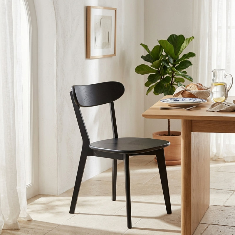 Chaise en bois massif avec dossier ergonomique incurvé et fabrication en bois durable pour la salle à manger et la cuisine, 1