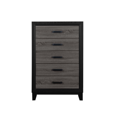 Commode 5 tiroirs gris foncé au design campagnard urbain, finition deux tons pour un rangement élégant et fonctionnel.