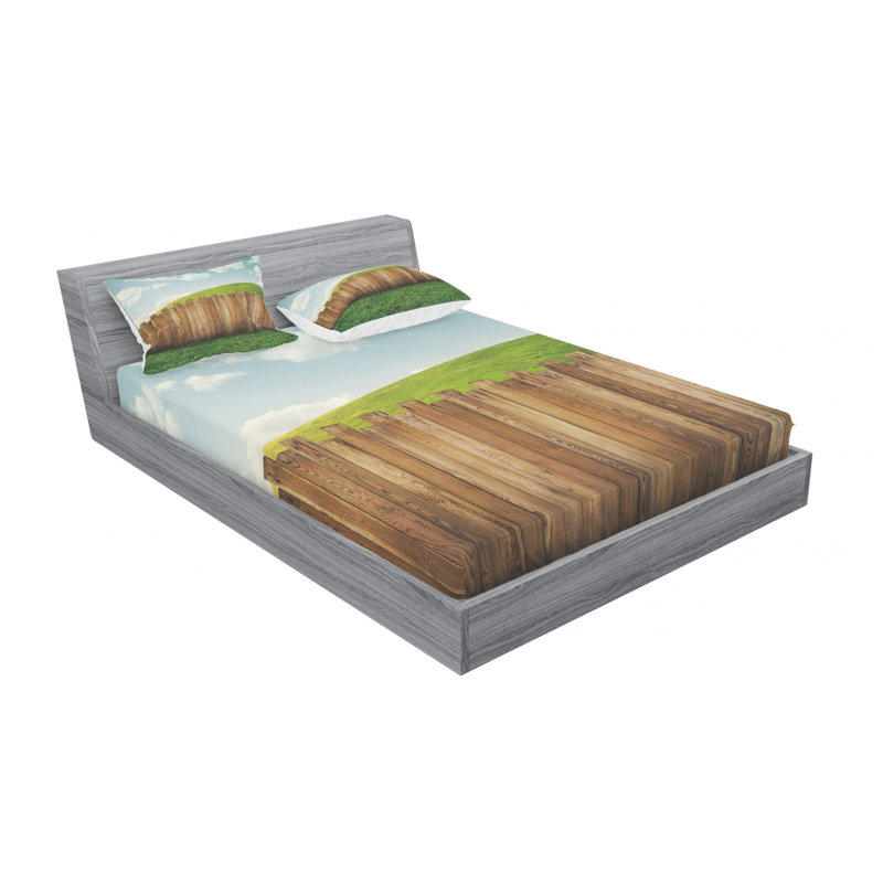 Ensemble de draps en bois avec clôture de jardin sur un terrain pastoral avec ciel nuageux