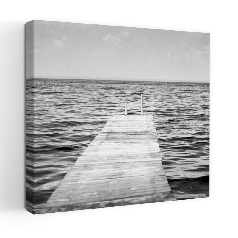 «Coastal Calm Days I Bw Crop» avec des nuages noirs et blancs, H 32 po x l 32 po