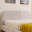Grand lit moderne avec rangement, cadre en MDF rose, style minimaliste