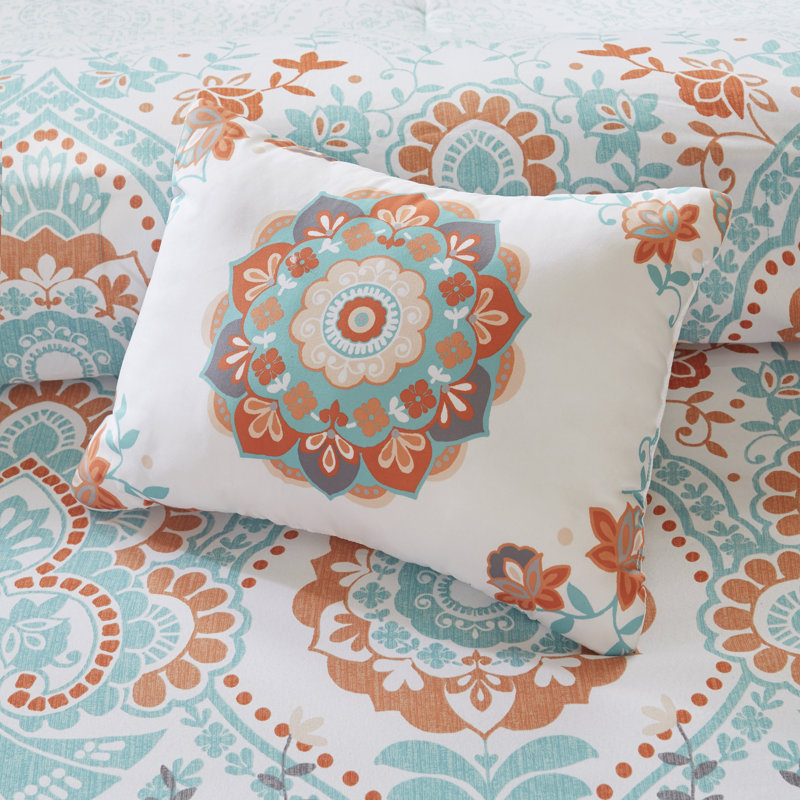Vinnie Complete Bed And Sheet Set, Queen Comforter + 7 Additional Piece