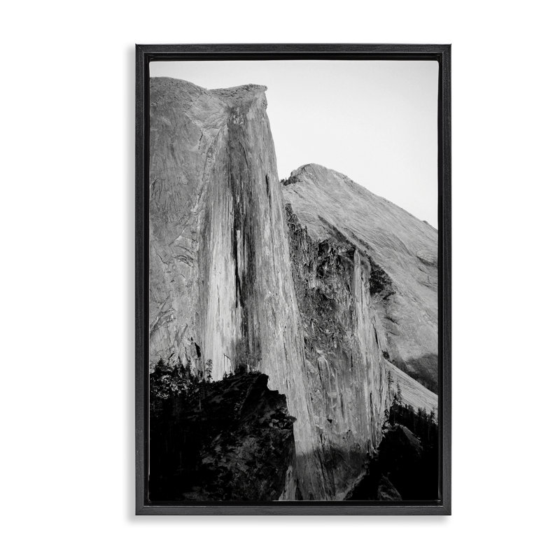 Cadre flottant Towering Yosemite Cliff, design par Gemma Bardot, H 31 po x l 21 po, Cadre flottant noir de jais