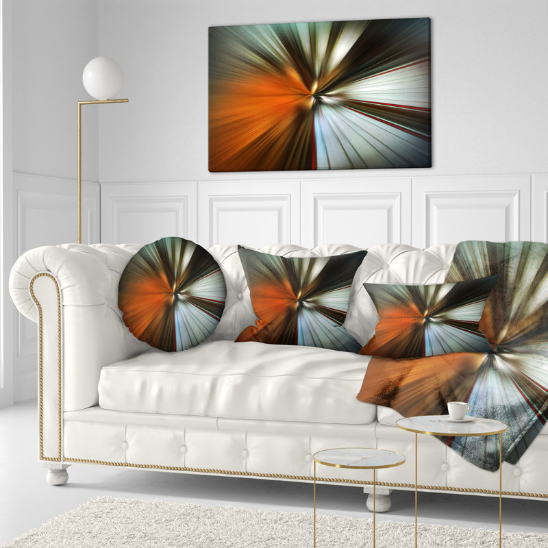 Coussin brun avec imprimé abstrait