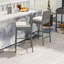 Tabourets de bar en osier de patio-378636424