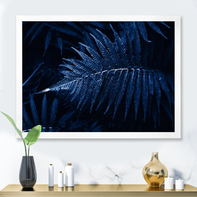 Feuilles tropicales en bleu classique - photographie sur toile