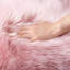 Tapis rose à poils longs fabriqué à la main Daruis-447653775