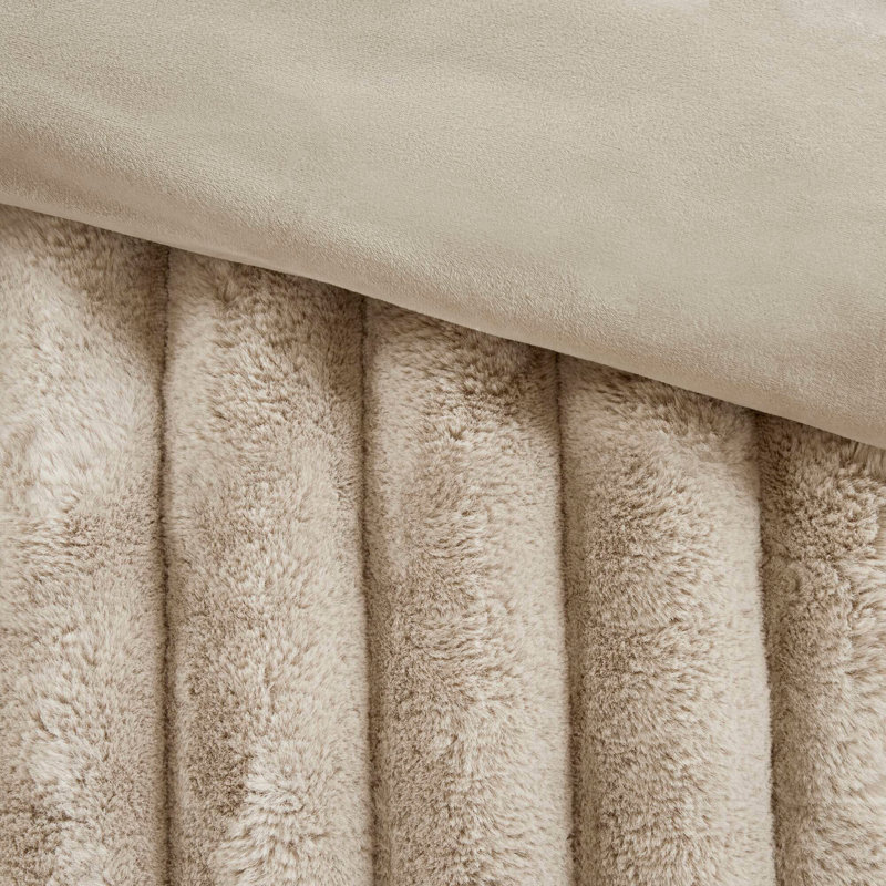 Ensemble d'édredon côtelé en fausse fourrure Ultrasoft, Taupe, Édredon pour très grand lit + 2 taies décorativ